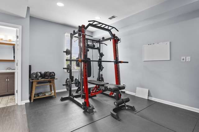 112 Covington Way, Richmond, KY 40475 - workout room featuring recessed lighting, a sink, and baseboards