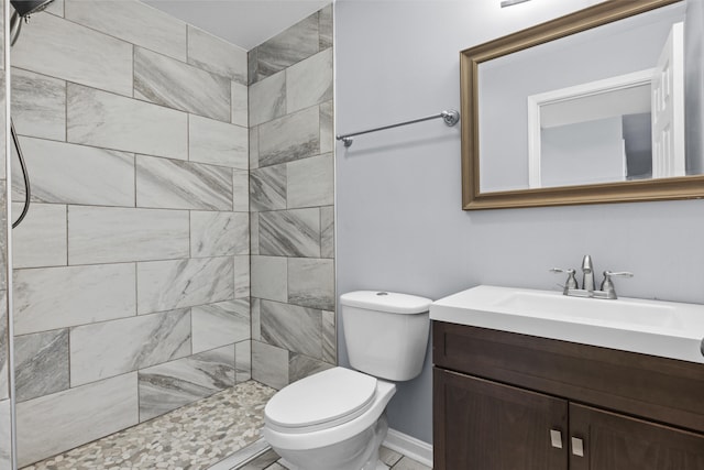 112 Covington Way, Richmond, KY 40475 - bathroom with vanity, a tile shower, and toilet