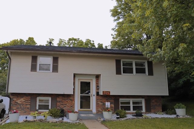 1129 Armstrong Mill Rd, Lexington, KY 40517 - split foyer home with brick siding