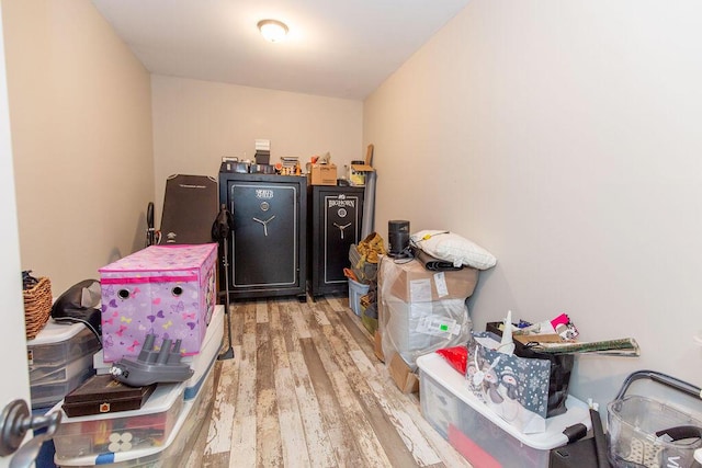 809 Muirfield Trl, Richmond, KY 40475 - laundry room with wood finished floors
