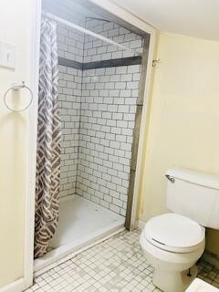 127 Circle St, London, KY 40744 - full bath with a stall shower, toilet, baseboards, and tile patterned flooring