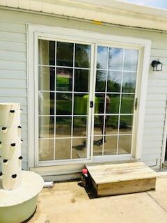 127 Circle St, London, KY 40744 - entrance to property