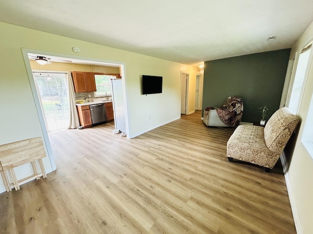127 Circle St, London, KY 40744 - living area with light wood-style flooring and ceiling fan