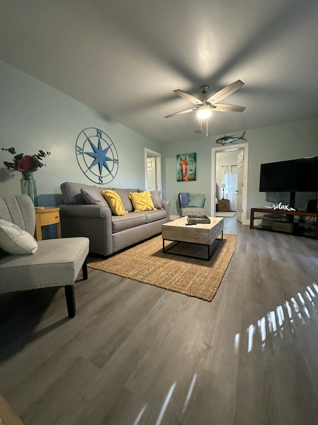 1990 Wells Landing Rd, Danville, KY 40422 - living area featuring wood finished floors and a ceiling fan