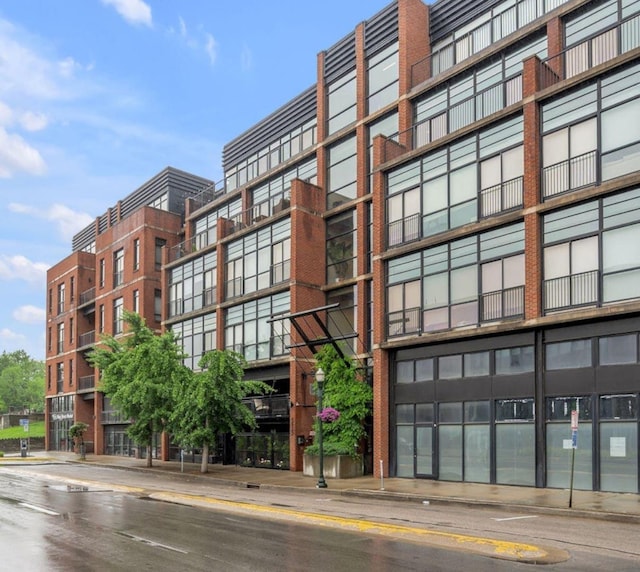 517 W Main St, Lexington, KY 40507 - view of apartment building / complex