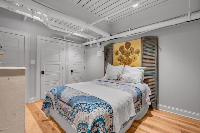 517 W Main St, Lexington, KY 40507 - bedroom featuring wood finished floors and baseboards