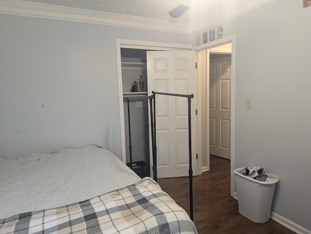 400 Verna Dr, Winchester, KY 40391 - bedroom with a closet, crown molding, wood finished floors, and baseboards