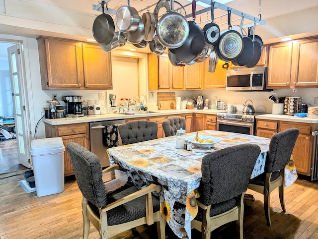 400 Verna Dr, Winchester, KY 40391 - kitchen with appliances with stainless steel finishes, a sink, light wood-style flooring, and light countertops