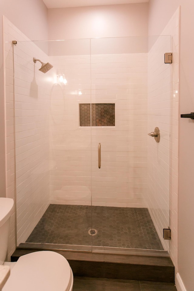 4299 Captains Ct, Lexington, KY 40513 - full bathroom with toilet and a shower stall