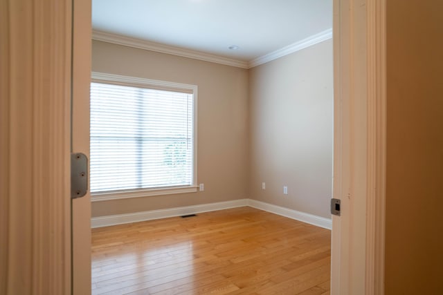 20 Walnut Hill Ct, Cynthiana, KY 41031 - empty room with light wood-style flooring, ornamental molding, and baseboards