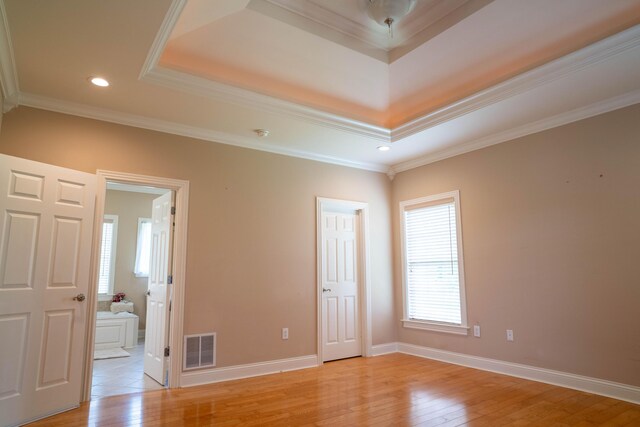 20 Walnut Hill Ct, Cynthiana, KY 41031 - unfurnished room with healthy amount of natural light, light wood-style flooring, ornamental molding, a tray ceiling, and recessed lighting