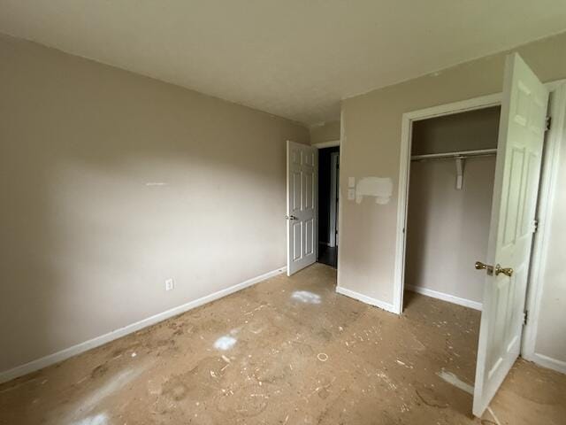 100 Ridgeway Dr, Lancaster, KY 40444 - unfurnished bedroom featuring a closet and baseboards