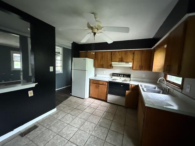 100 Ridgeway Dr, Lancaster, KY 40444 - kitchen featuring white appliances, under cabinet range hood, a sink, ceiling fan, and light countertops