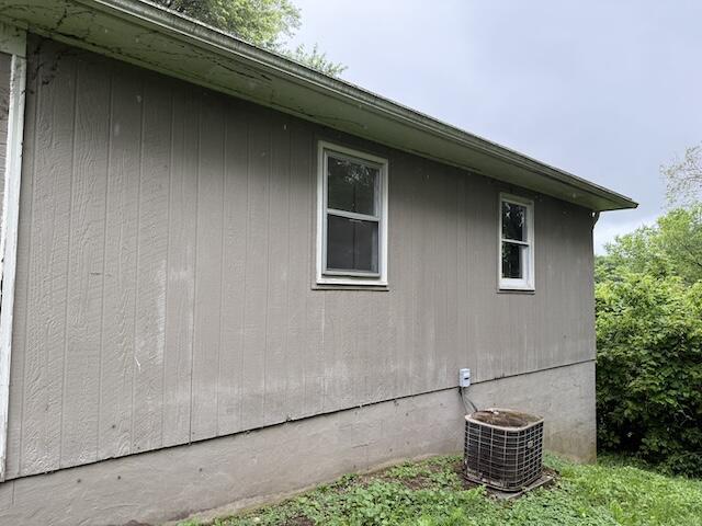 100 Ridgeway Dr, Lancaster, KY 40444 - view of side of property featuring central air condition unit