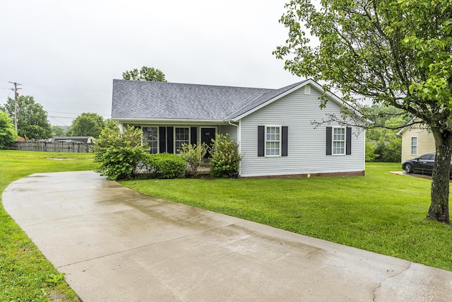 517 Acadia Way, Winchester, KY 40391 - view of front facade featuring a front lawn and roof with shingles