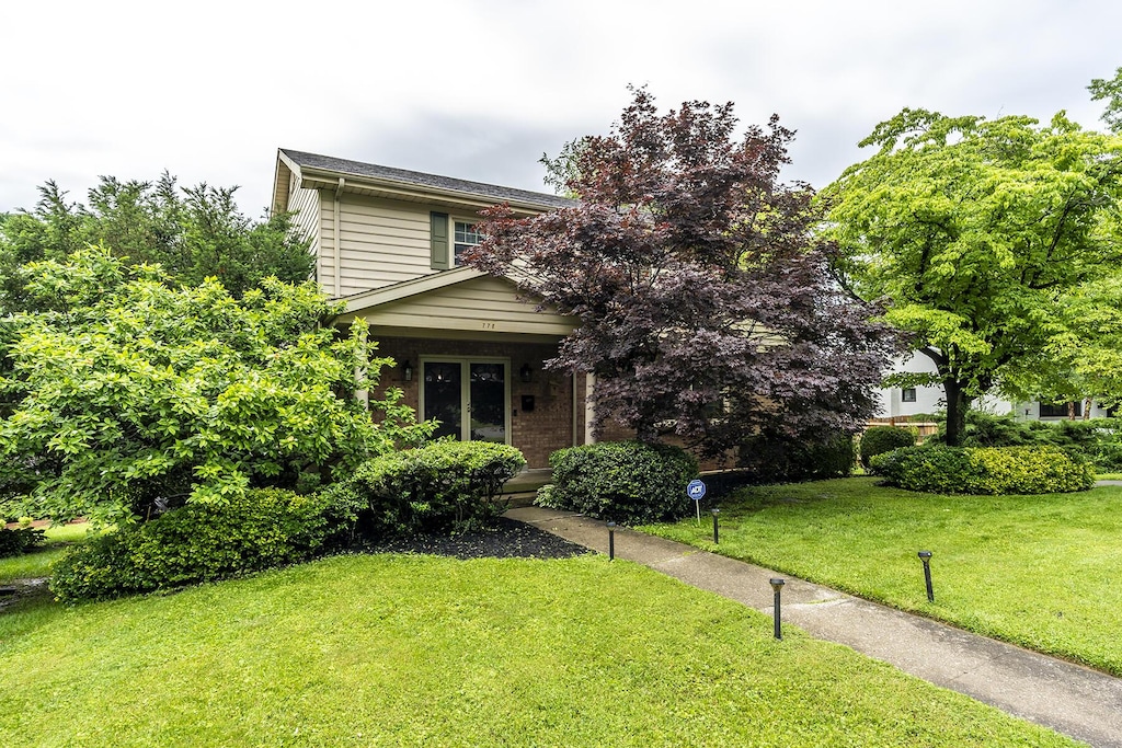 778 Glendover Rd, Lexington, KY 40502 - view of front of house featuring a front lawn