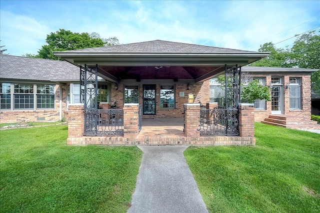 523 Leawood Dr, Frankfort, KY 40601 - surrounding community with a yard