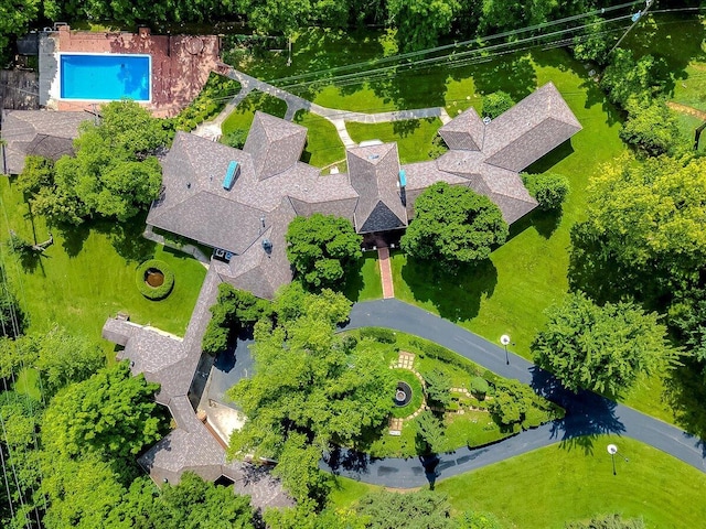 523 Leawood Dr, Frankfort, KY 40601 - aerial view of a pool area