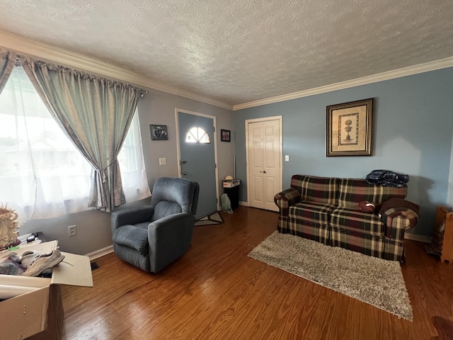 1465 Ky-1629, Corbin, KY 40701 - living area featuring a textured ceiling, wood finished floors, ornamental molding, and baseboards