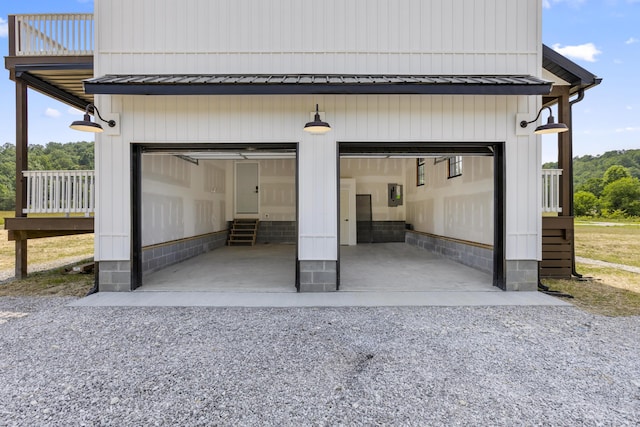 138 Hickory Grove Ln, Stanton, KY 40380 - garage with gravel driveway