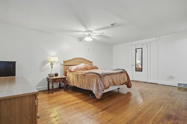 832 N 25th St, Middlesboro, KY 40965 - bedroom with light wood finished floors, baseboards, and ceiling fan