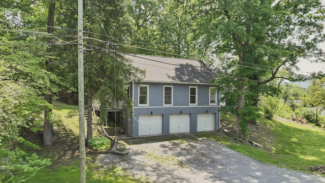 832 N 25th St, Middlesboro, KY 40965 - view of front of property with a garage, roof with shingles, and driveway