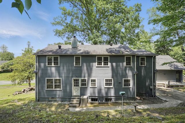 832 N 25th St, Middlesboro, KY 40965 - back of property with a chimney