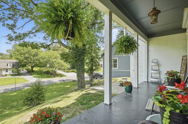 832 N 25th St, Middlesboro, KY 40965 - porch featuring a lawn
