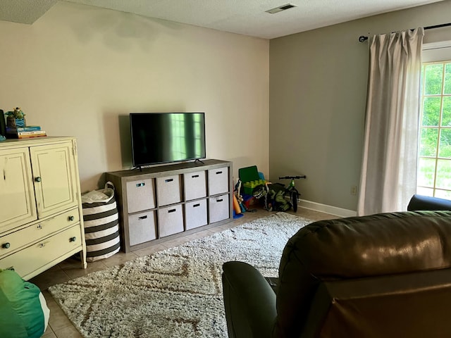 2953 Somerset Rd, London, KY 40741 - tiled living area featuring a textured ceiling