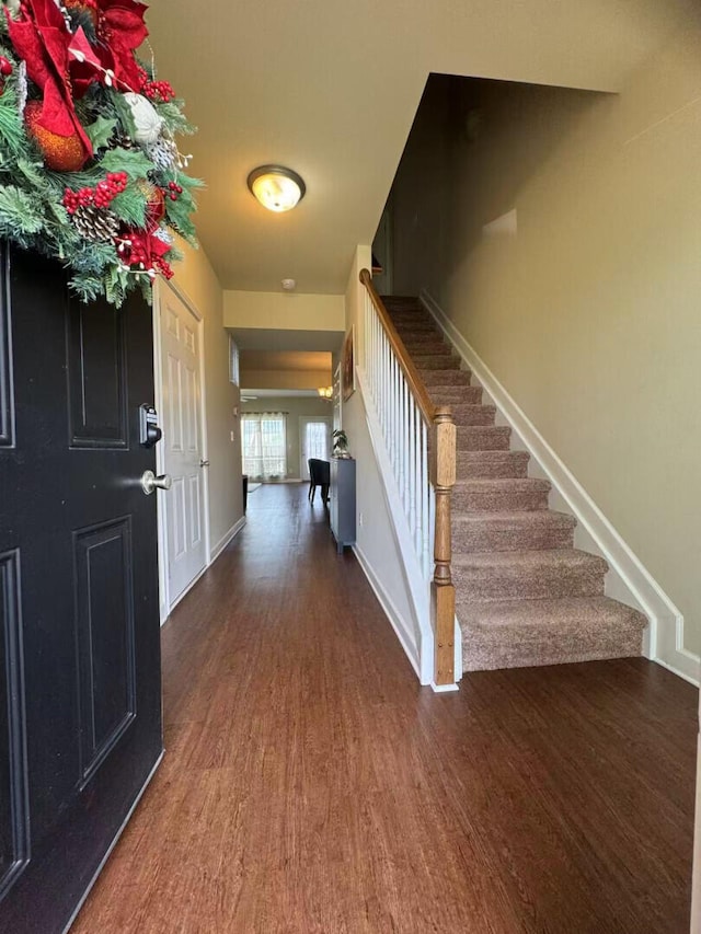 2765 Meadowsweet Ln, Lexington, KY 40511 - foyer entrance featuring wood finished floors, stairs, and baseboards