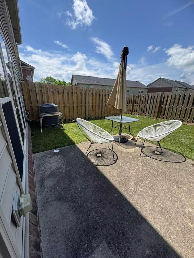 2765 Meadowsweet Ln, Lexington, KY 40511 - view of yard with a patio area