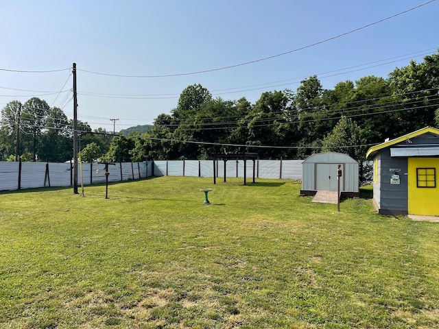 600 S 38th St, Middlesboro, KY 40965 - view of yard