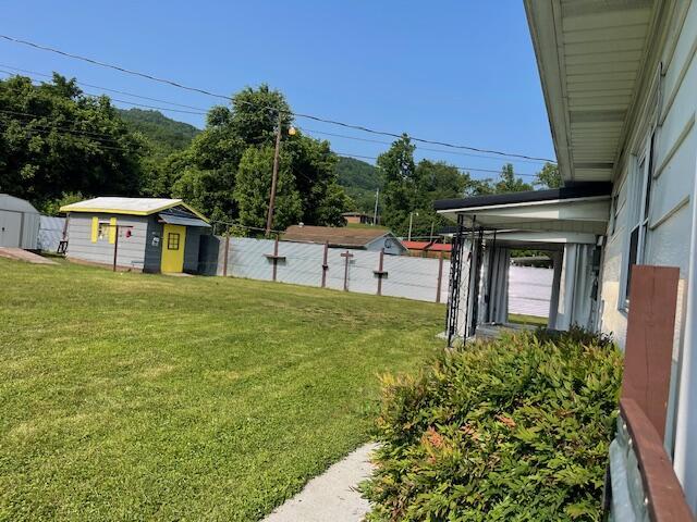 600 S 38th St, Middlesboro, KY 40965 - view of yard