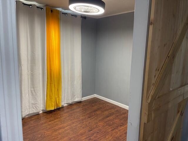 600 S 38th St, Middlesboro, KY 40965 - unfurnished room featuring dark wood-style floors and baseboards