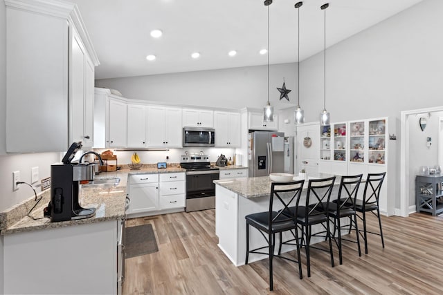 116 Hackberry Ct, Frankfort, KY 40601 - kitchen with appliances with stainless steel finishes, high vaulted ceiling, a sink, white cabinetry, and recessed lighting