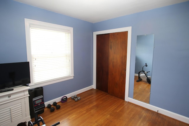 937 Mason Headley Rd, Lexington, KY 40504 - unfurnished office with wood finished floors, plenty of natural light, and baseboards