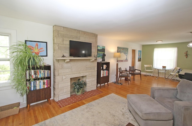 937 Mason Headley Rd, Lexington, KY 40504 - living area featuring healthy amount of natural light, wood finished floors, and a fireplace