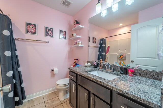 140 Central Park Ave, Berea, KY 40403 - full bath featuring toilet, vanity, tile patterned floors, baseboards, and a shower with curtain
