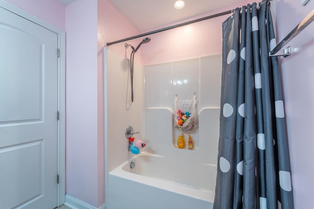 140 Central Park Ave, Berea, KY 40403 - full bathroom featuring shower / bath combo