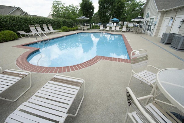 102 Academy Dr, Wilmore, KY 40390 - community pool with a patio and central air condition unit