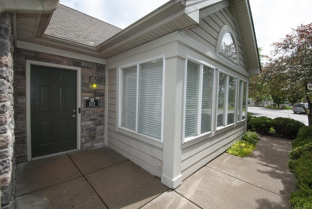 102 Academy Dr, Wilmore, KY 40390 - doorway to property featuring stone siding and a shingled roof