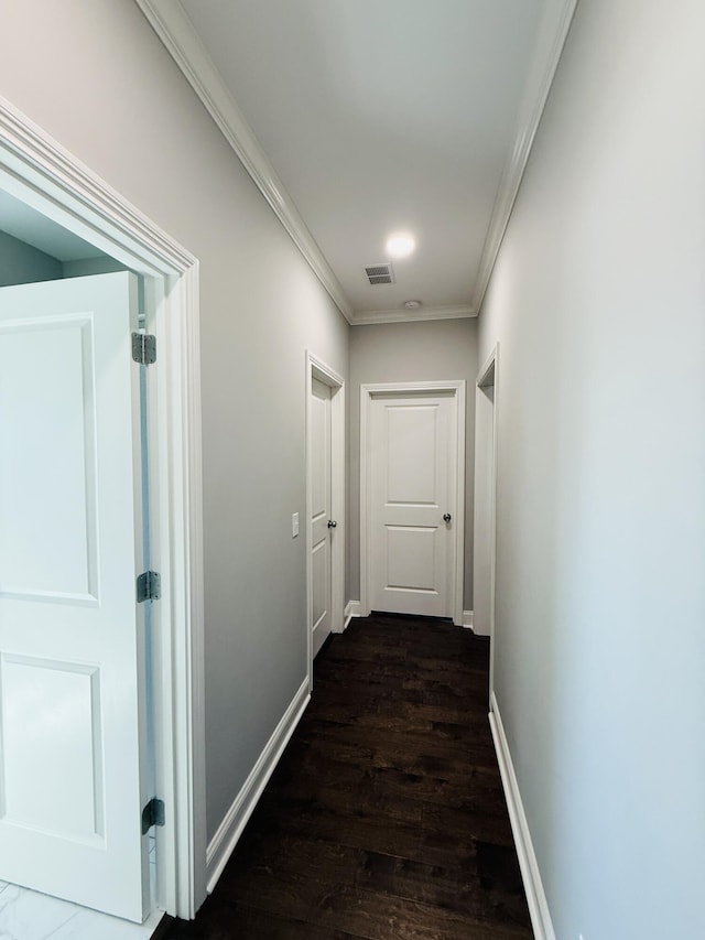 627 Fourwinds Dr, Richmond, KY 40475 - corridor featuring ornamental molding, dark wood finished floors, and baseboards