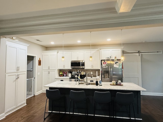 627 Fourwinds Dr, Richmond, KY 40475 - kitchen featuring stainless steel appliances, a kitchen bar, dark wood-type flooring, an island with sink, and tasteful backsplash