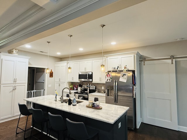 627 Fourwinds Dr, Richmond, KY 40475 - kitchen with appliances with stainless steel finishes, dark wood-type flooring, a breakfast bar, and recessed lighting