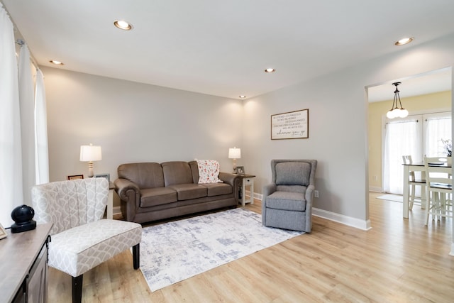 913 W 8th St, Corbin, KY 40701 - living room with light wood-style flooring, baseboards, and recessed lighting