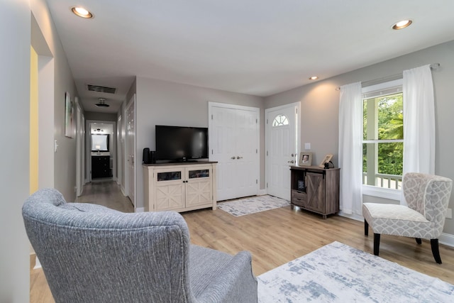 913 W 8th St, Corbin, KY 40701 - living area with light wood-style flooring, recessed lighting, and baseboards
