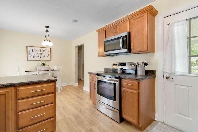 913 W 8th St, Corbin, KY 40701 - kitchen with appliances with stainless steel finishes, light wood finished floors, pendant lighting, baseboards, and brown cabinets