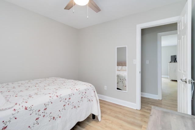 913 W 8th St, Corbin, KY 40701 - bedroom with light wood-style floors, baseboards, and a ceiling fan