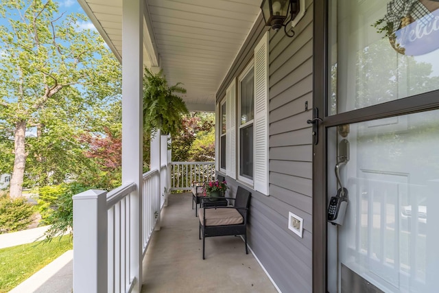 913 W 8th St, Corbin, KY 40701 - view of covered porch