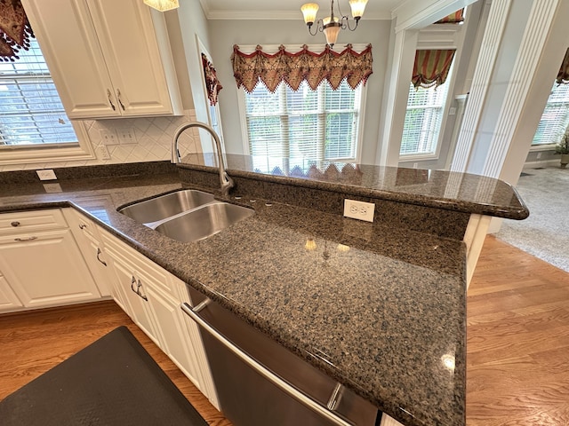 3217 Malone Dr, Lexington, KY 40513 - kitchen with a sink, dishwasher, ornamental molding, plenty of natural light, and a peninsula